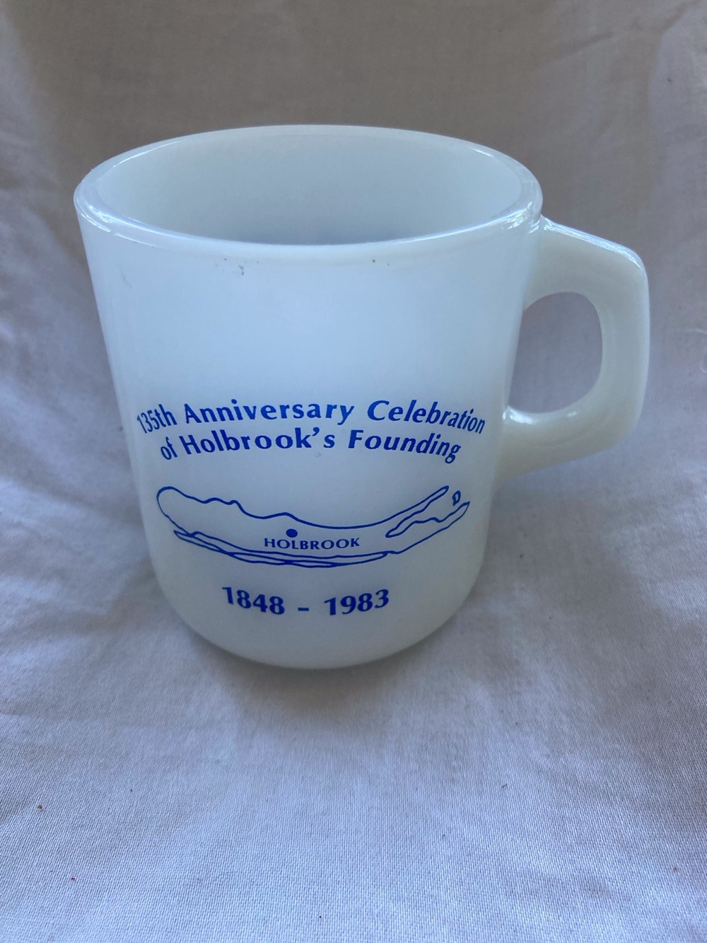 1983 Long Island NY Galaxy Milk Glass Mug Holbrook N.Y. 135th Anniversary EUC